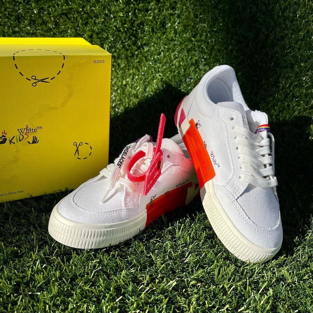 NWT! Off-White Kids Low Vulcanized Lace-Up Sneakers White Fuchsia 13.5 Kids